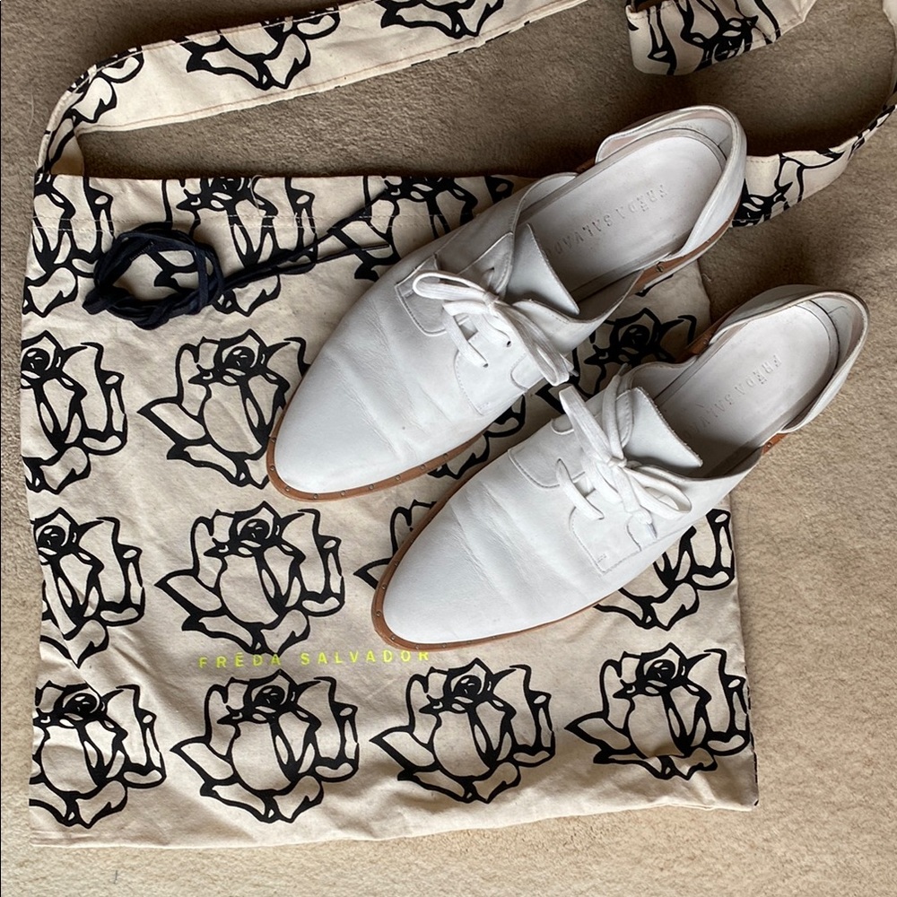 Freda Salvador Women's White Leather d’orsay oxfords size 9